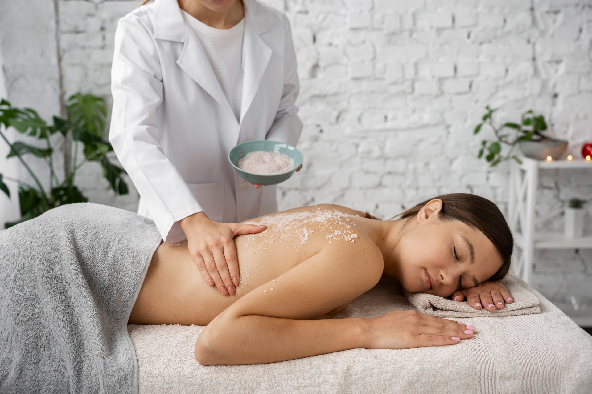 Tratamento de hidratação corporal para pele macia e revitalizada na Clínica Ticiana Pires Estética e SPA