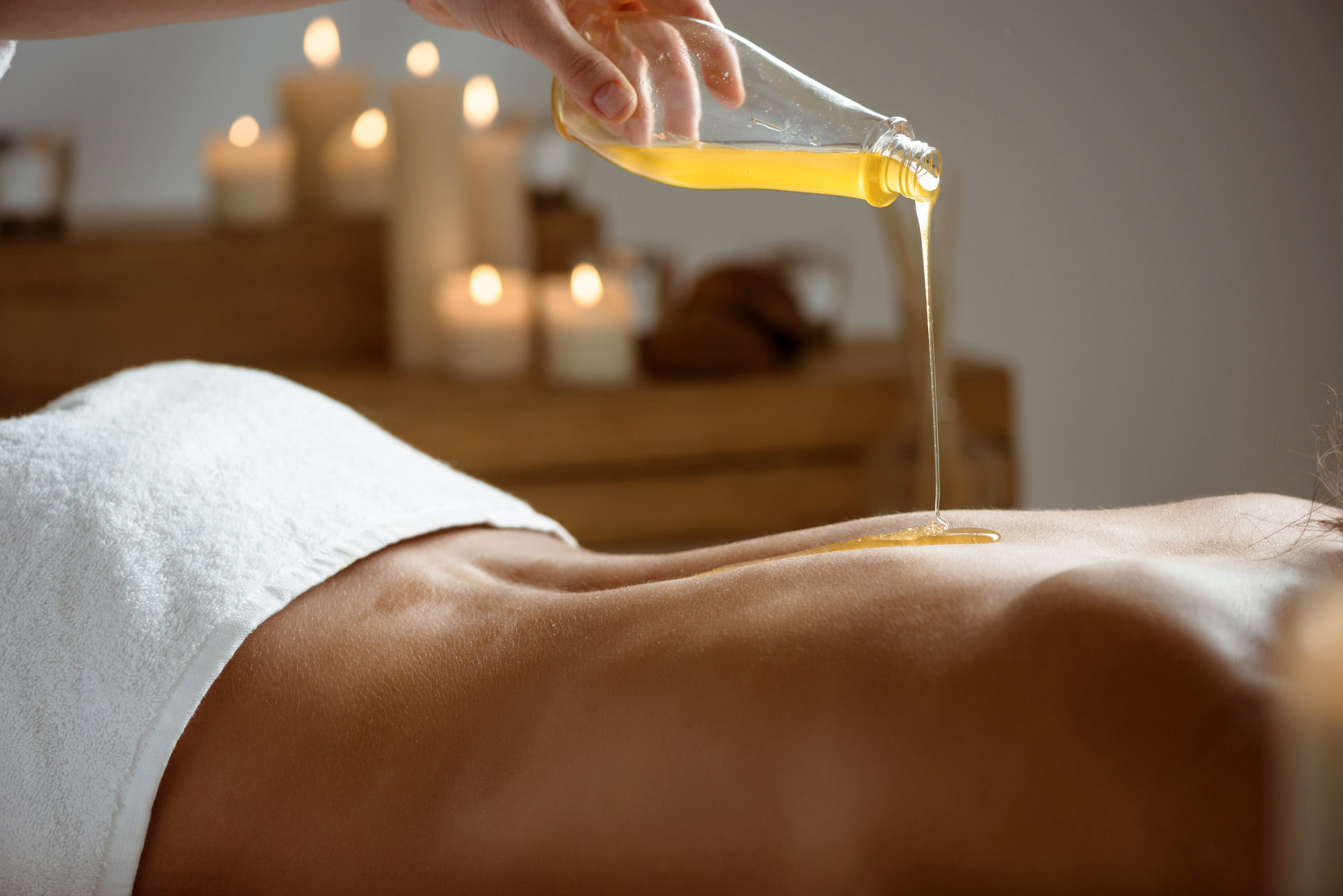 Tratamento de hidratação corporal para pele macia e revitalizada na Clínica Ticiana Pires Estética e SPA