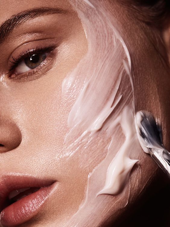 Tratamento de peelings para renovação celular, manchas, acne e rejuvenescimento da pele na Clínica Ticiana Pires Estética e SPA