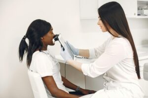 Consulta dermatológica na Clínica Ticiana Pires Estética e SPA