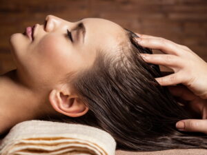 Massagem craniana relaxante para alívio do estresse e tensões