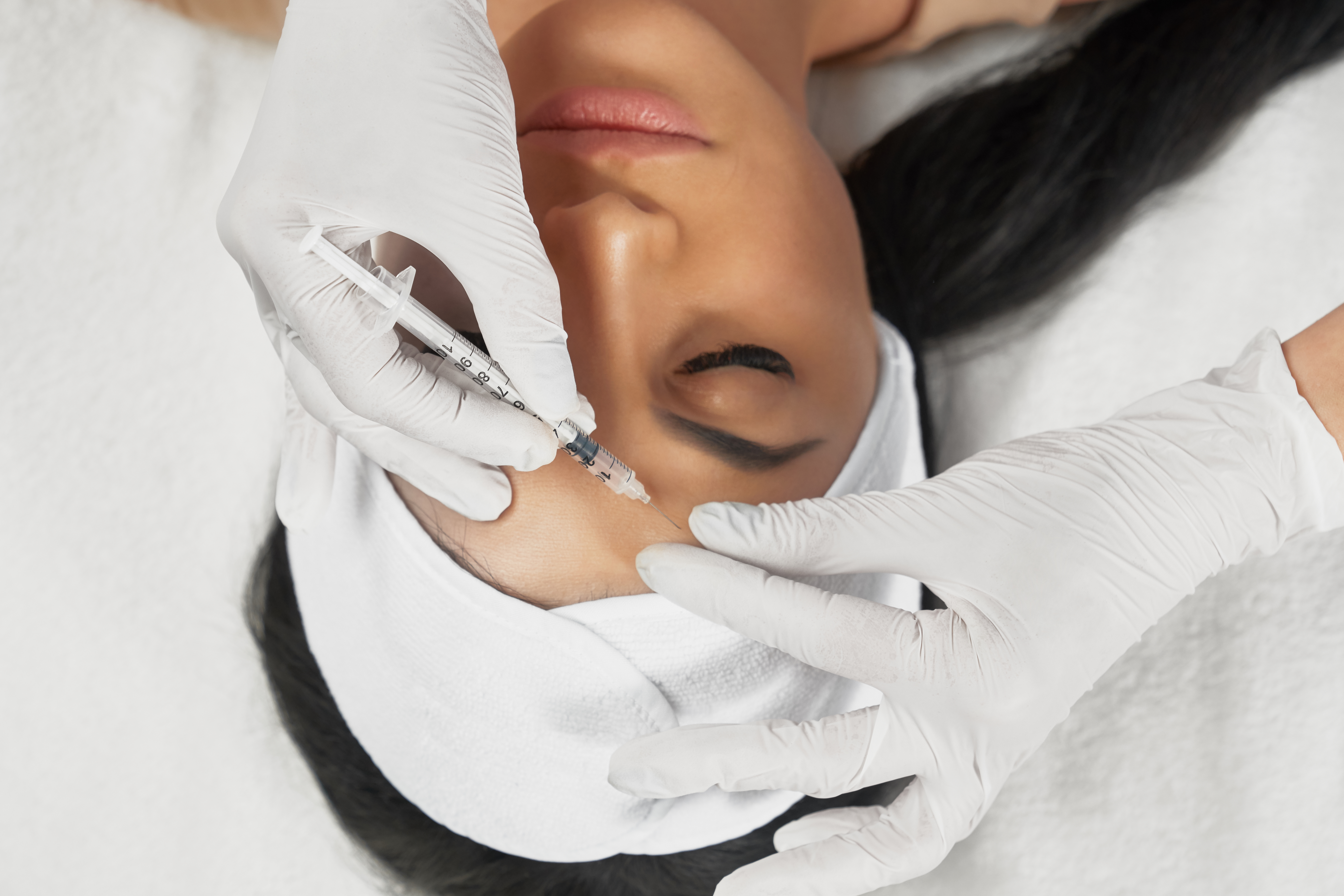 Toxina botulínica para suavização de rugas faciais na Clínica Ticiana Pires Estética e SPA